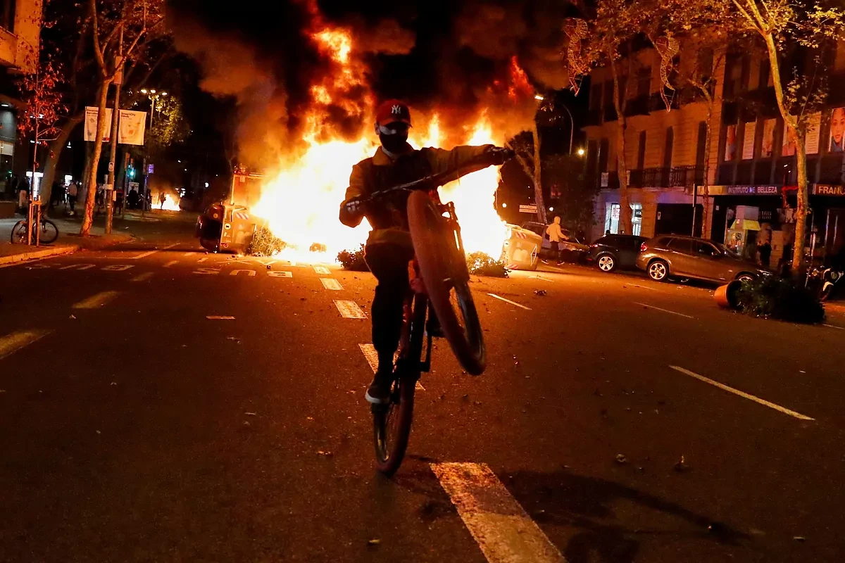 Vox apoya las protestas contra las restricciones y culpa de los disturbios a los 
