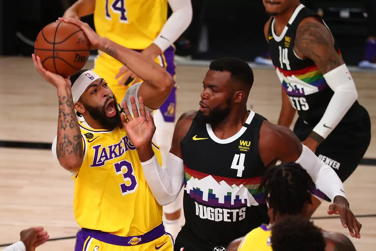 Anthony Davis coloca a Lakers a un triunfo de las Finales