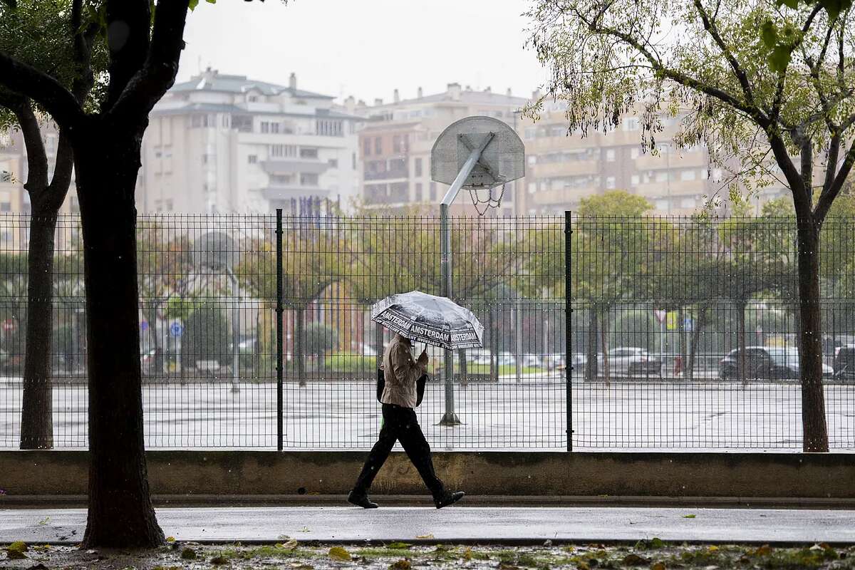 Fuertes lluvias activan avisos en 9 comunidades con el arco Mediterráneo en riesgo importante