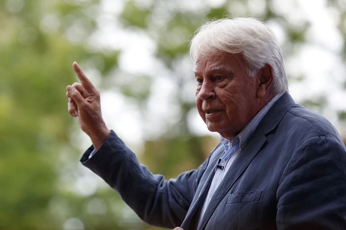 Felipe González pide acuerdos a los partidos y echa de menos operadores políticos como Rubalcaba