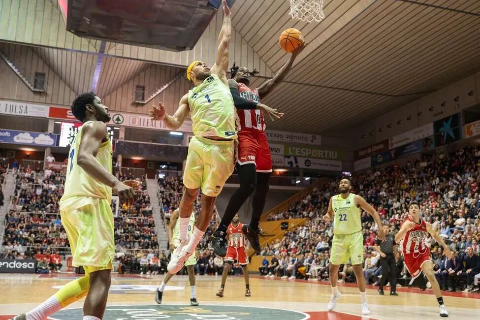 El Barça se desploma en Girona, ve más lejos la Copa y deja en situación crítica a Peñarroya