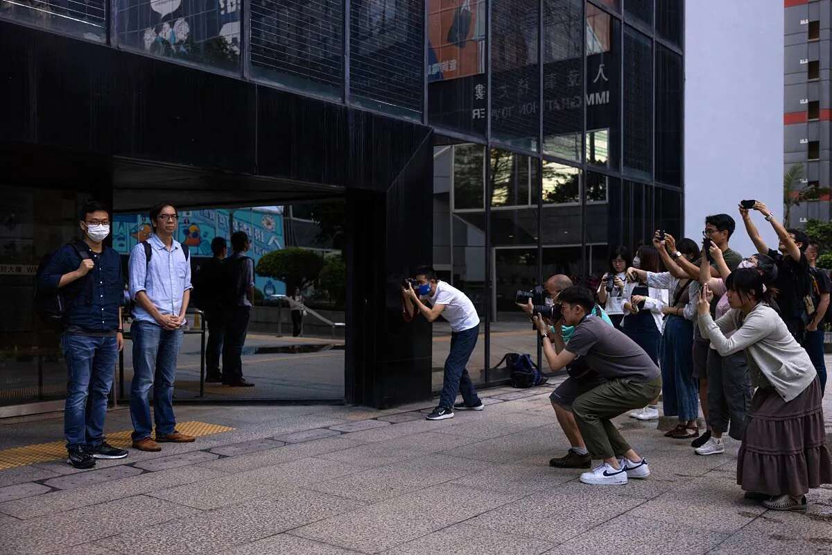 Un tribunal de Hong Kong condena a dos periodistas en un caso de sedición histórico