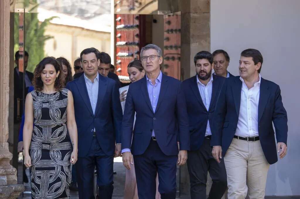 Las CCAA del PP no se fían de que Sánchez vaya a convocar la Conferencia de Presidentes en septiembre: 