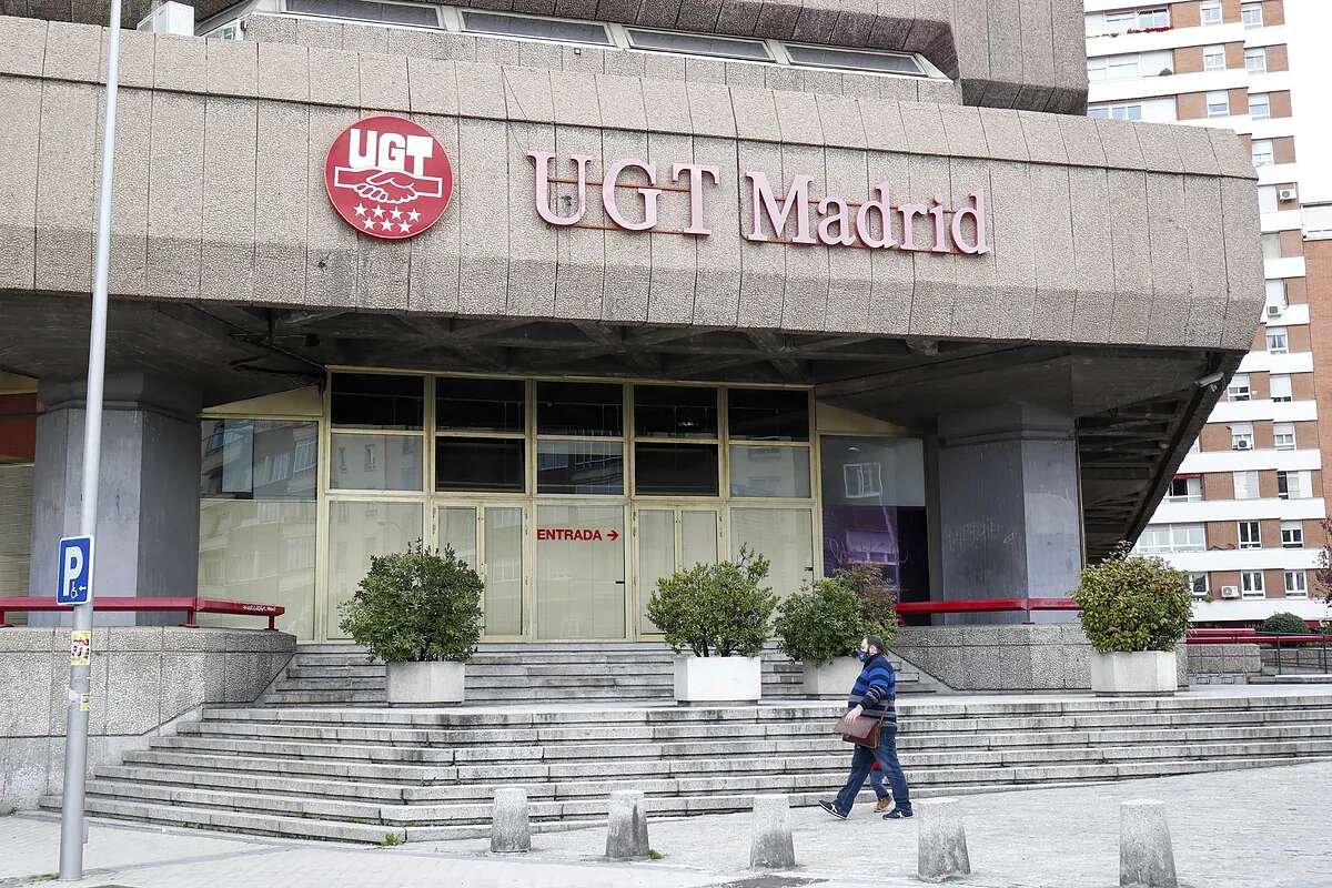 El Gobierno gastará 5,3 millones de euros en las obras de la sede de UGT, un 20% más de lo previsto por el grave deterioro del edificio tras años de retraso en la licencia