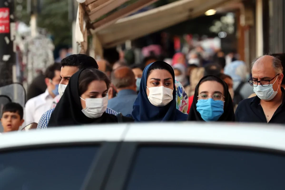 Irn surca la tercera ola de la pandemia buscando una vacuna