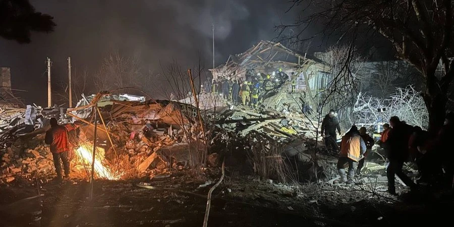 Кількість загиблих внаслідок обстрілу Великого Бурлука збільшилася до п’яти: з-під завалів дістали тіло 27-річної жінки