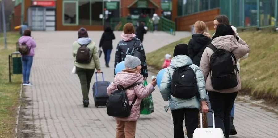 В Австрії хочуть позбавити допомоги українських біженців, які мають автівки