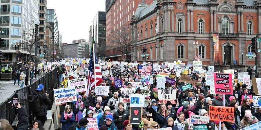 У Вашингтоні тисячі людей протестували проти інавгурації Трампа — фото