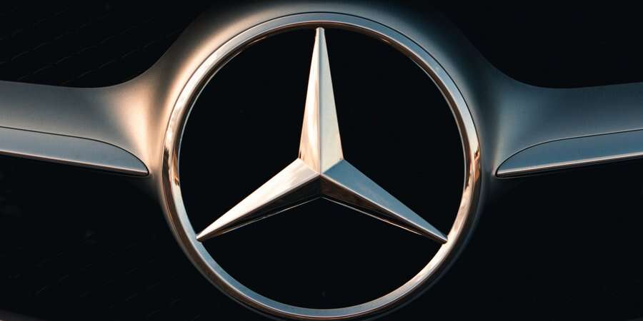 Компанія, що виробляє емблеми для Mercedes, заявила про банкрутство