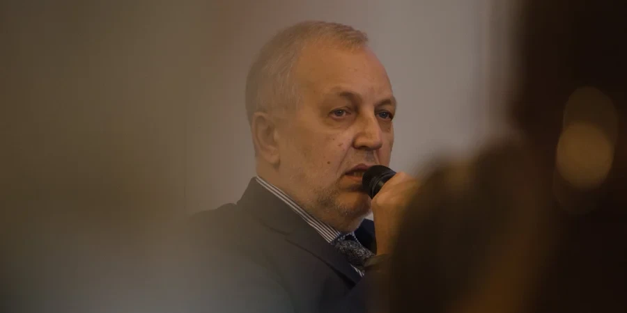 Зловмисник, який скоїв замах на Макарова, втік з місця події — поліція