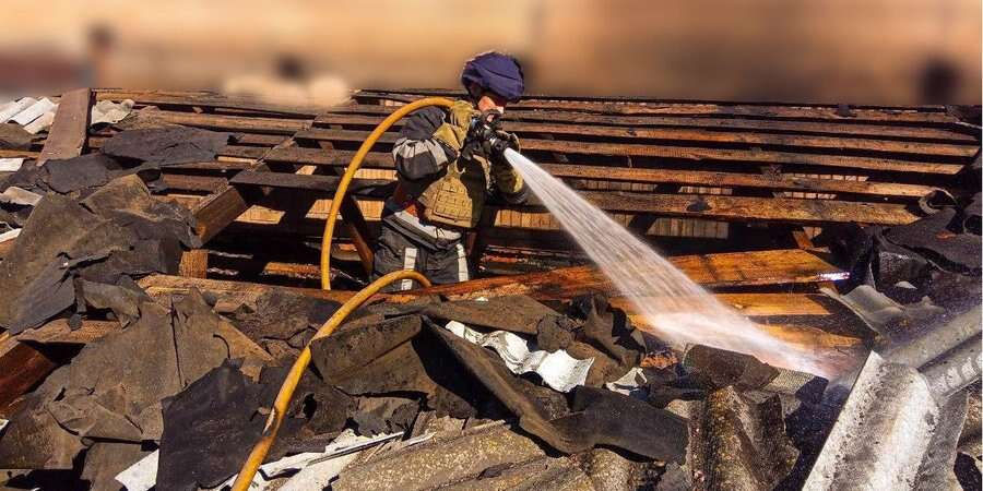 У Сумській області окупанти вдарили дроном по медичному закладу, внаслідок чого виникла пожежа