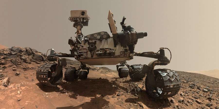 Curiosity показав приголомшливі кольорові хмари над Марсом — відео