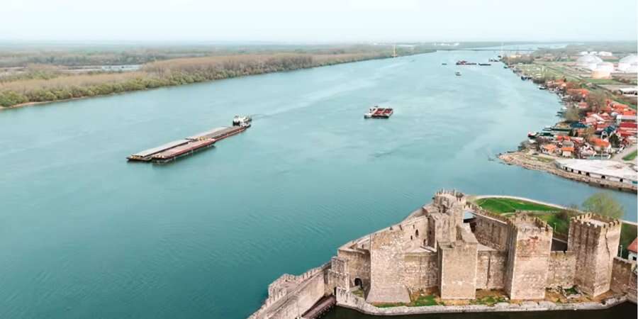 Український зернотрейдер почав перевезення головною водною артерією Європи