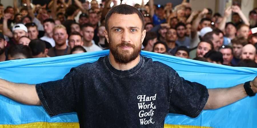 «Чому він знов мовчить про Україну?». Чемпіон світу наїхав на Ломаченка через ігнорування війни Росії на Батьківщині боксера