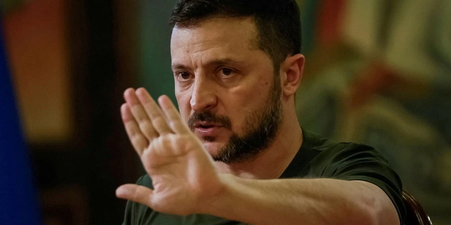 Зеленський — про можливі перестановки в уряді: Обговорюємо з міністрами