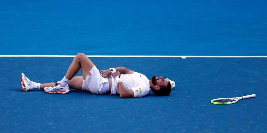 Американський тенісист знепритомнів за 45 хвилин до гри на Australian Open — він програв сенсаційному Тьєну