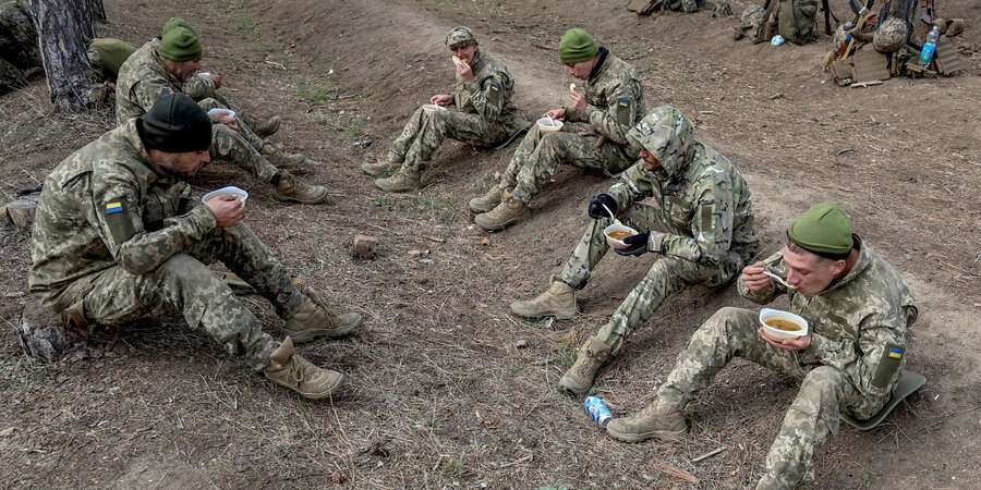 Війна 18-річних. Чому саме зараз Міноборони залучає до ЗСУ молодь, що в контрактах для них найпривабливіше — нардеп