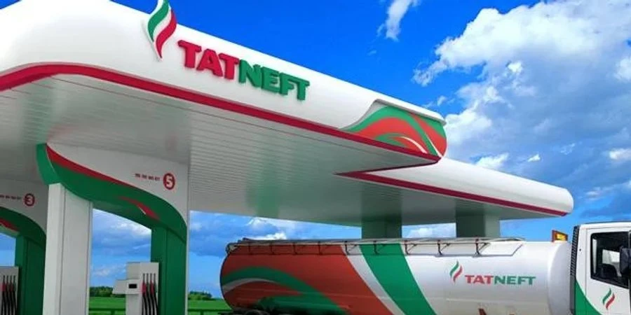 З близько 70 АЗС працюють лише 15. Укрнафта хоче розпочати управління активами російської Татнєфті