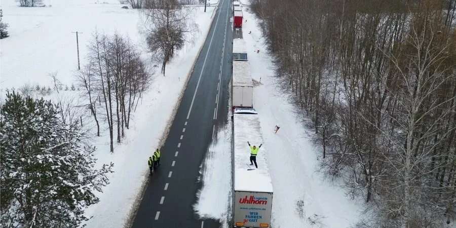 Поїхали. Через Дорогуськ сьогодні проїхало у 8 разів більше автівок, ніж вчора