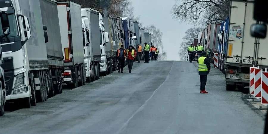 Поїхали. Блокаду пункту пропуску зі Словаччиною припинено