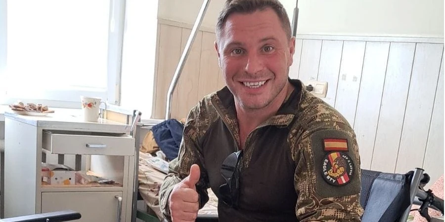 «В ньому було стільки жаги до життя». У Superhumans вшанували пам’ять хореографа Антона Смецького, який з протезом повернувся на фронт