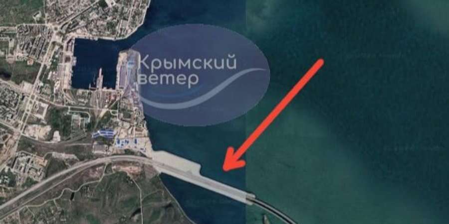 Росіяни почали будівництво об'єкта біля Кримського мосту: у ВМС припустили, що це може бути