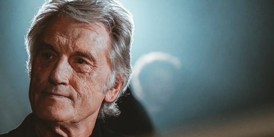 «Як же це круто». Коміки креативно оголосили про збір для захисників України та презентували кліп, у якому знявся Віктор Ющенко
