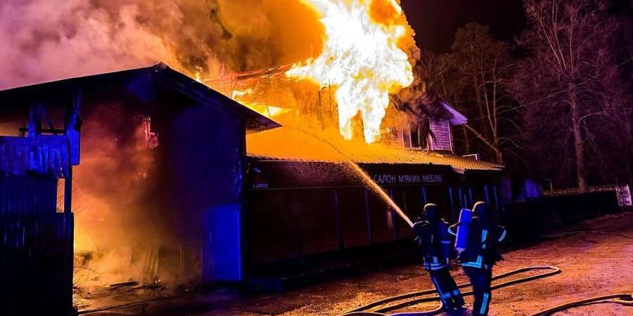 РФ вночі атакувала Київщину шахедами: спалахнула пожежа, пошкоджені приватні будинки — ДСНС