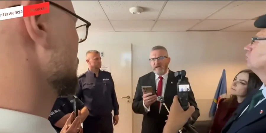 Кандидат у президенти Польщі увірвався в одну з лікарень, де погрожував лікарці арештом через аборт
