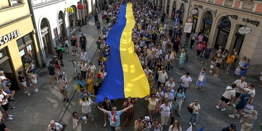 Зрада чи підтримка? Чому в Польщі побільшало легально працюючих чоловіків з України і як вони впливають на місцеву економіку, — розбір NV