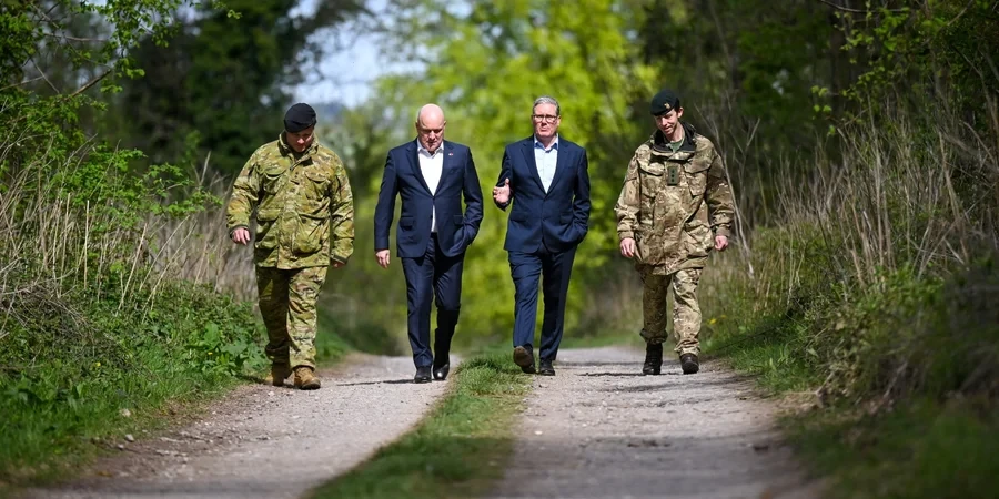 Стармер відзначив стійкість українських військових під час візиту на базу в Англії