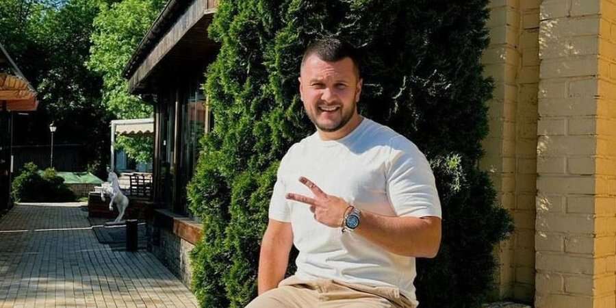 У Києві «волонтер» їздить на Lamborghini і допоміг родині друга мільйонними держконтрактами — розслідування УП