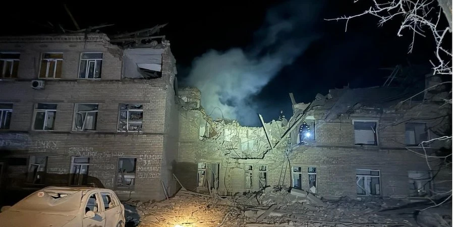 Росіяни завдали другого за ніч удару по Селидовому, поцілили в лікарню — фото, відео