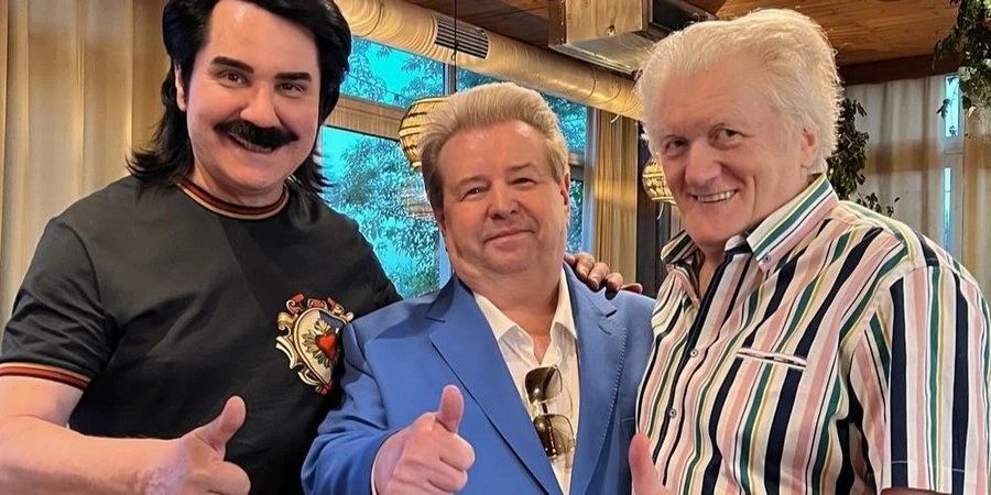 З Рибчинським, Поплавським і дружиною. Павло Зібров поділився фото з сімейного святового вечора на честь дня народження