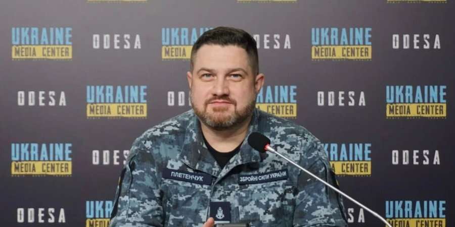 Спікер ВМС Дмитро Плетенчук розповів, що його і двох офіцерів відмовилися обслуговувати в хостелі в Києві