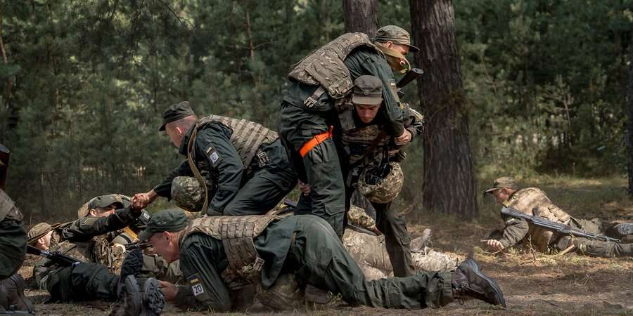 Стандарти НАТО і ЦАХАЛу. Як Азов навчає своїх рекрутів, скільки триває підготовка бійців і кому пропонують пройти базовий курс