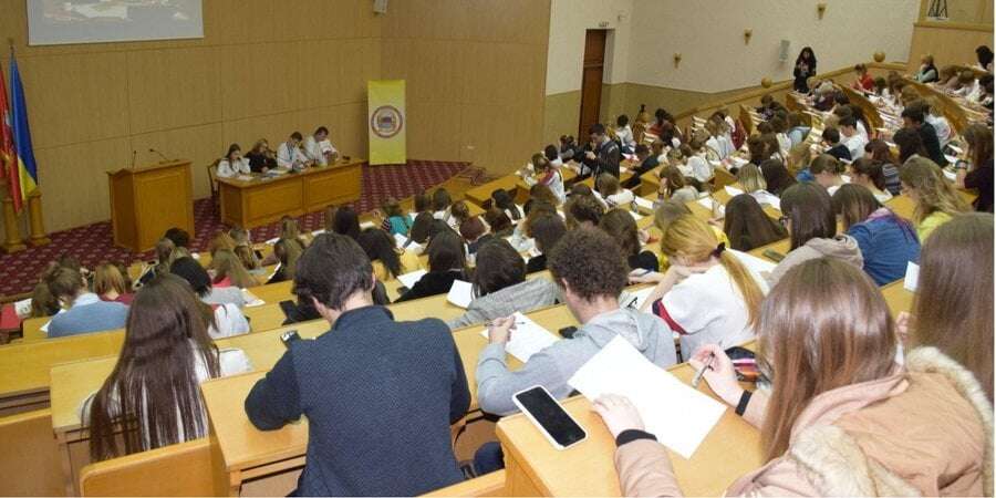 Понад 100 спеціальностей. В Україні впроваджують цифрові ваучери на оплату навчання — хто і на що може розраховувати