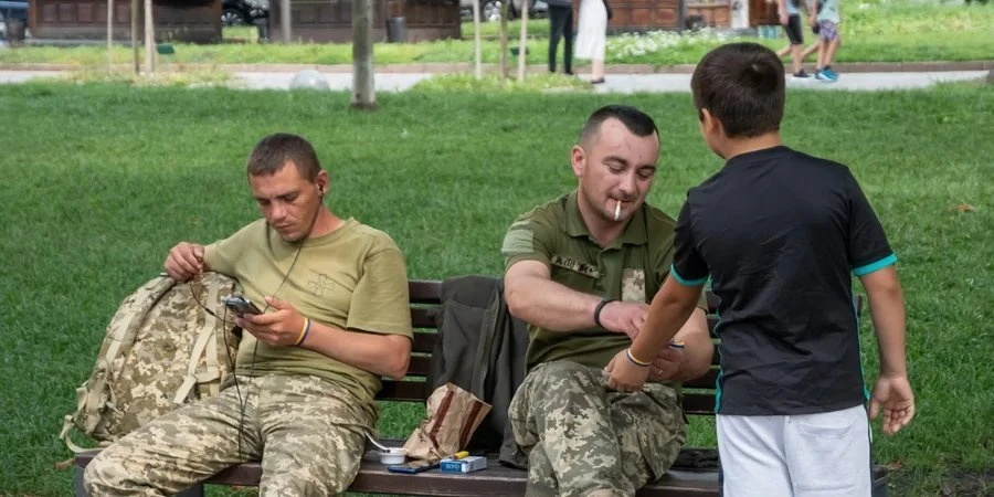 Чи є життя після фронту. Скільки компаній готові працевлаштувати ветеранів, а скільки — дійсно це роблять