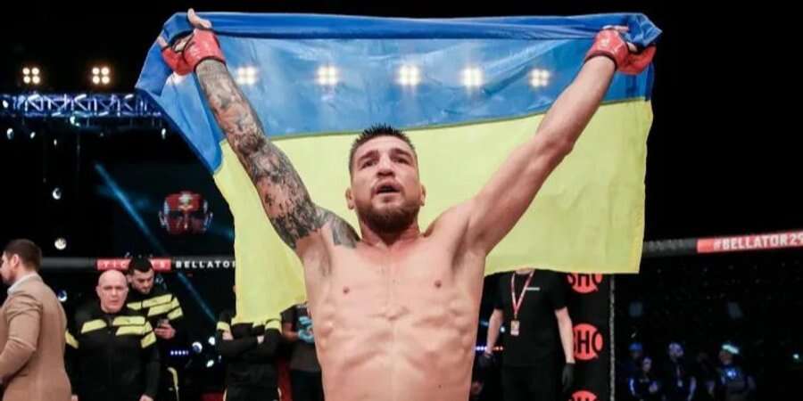 Усик привітав Ярослава Амосова, який хоче битися в UFC, з важливою перемогою — фото