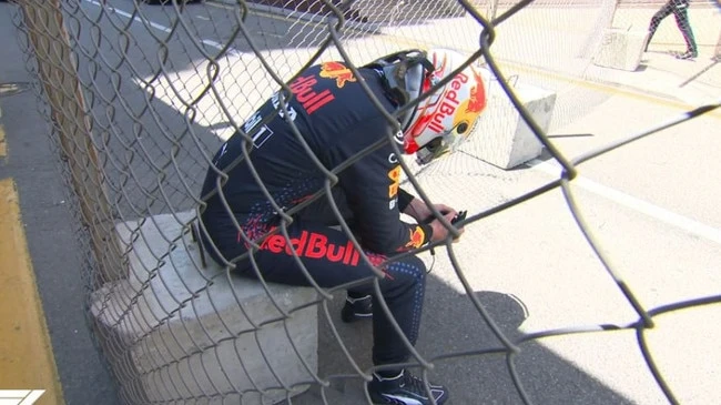 Costly blunder creates late F1 drama
