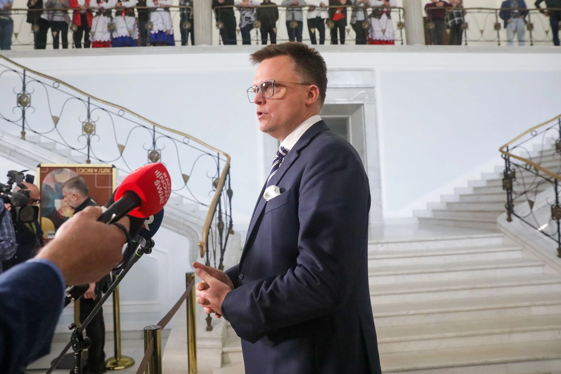 Tusk przeczekuje żądania Hołowni. 