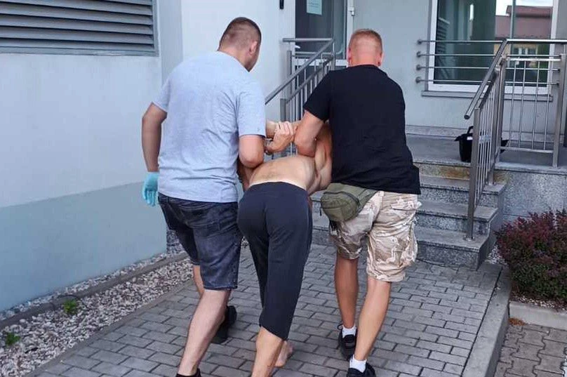 Podpalenie 21-latka w Opocznie. Policja zatrzymała sprawców