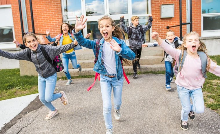 Kiedy zakończenie roku szkół podstawowych oraz średnich? W tym dniu rozpoczną wakacje