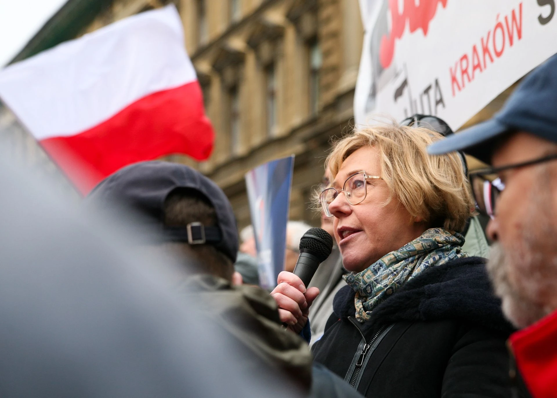 Barbara Nowak życzy Wam miłego dnia pokazując kwiatki