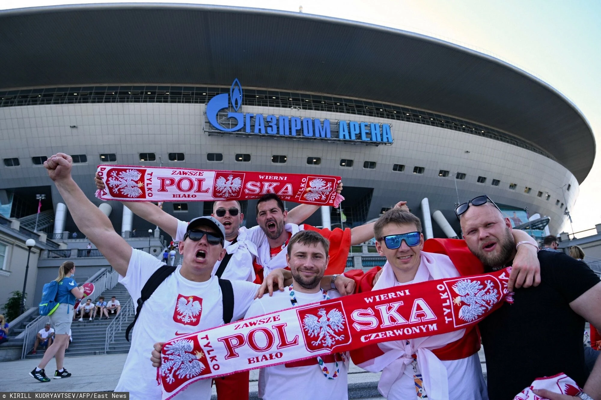 Trwa mecz Polska-Szwecja. Kibice z obu krajów dopingują swoją drużynę w Sankt Petersburgu