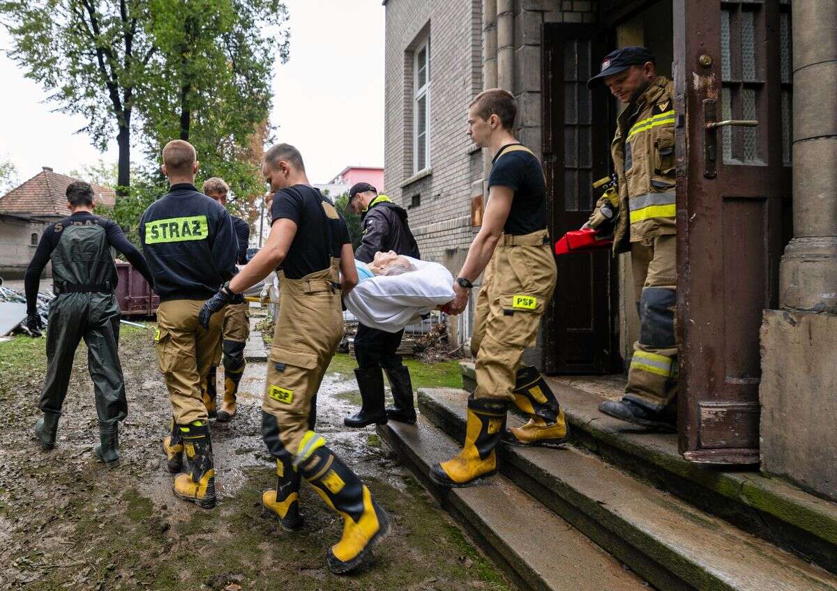 Zalane szpitale i przychodnie. 