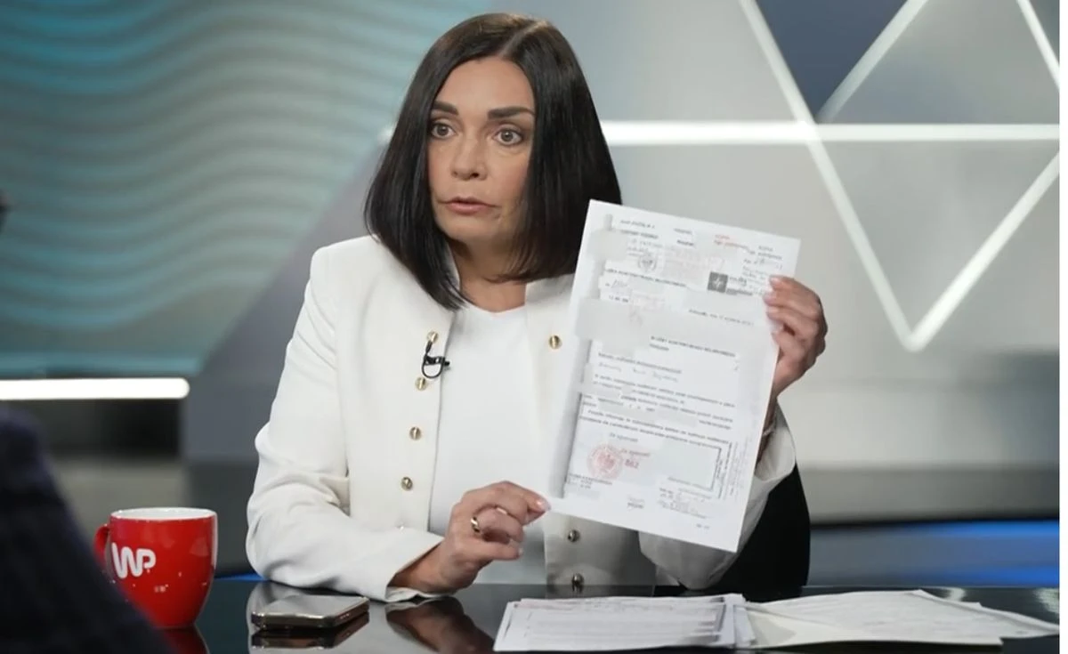 Sroka pokazała dokumenty służb. 