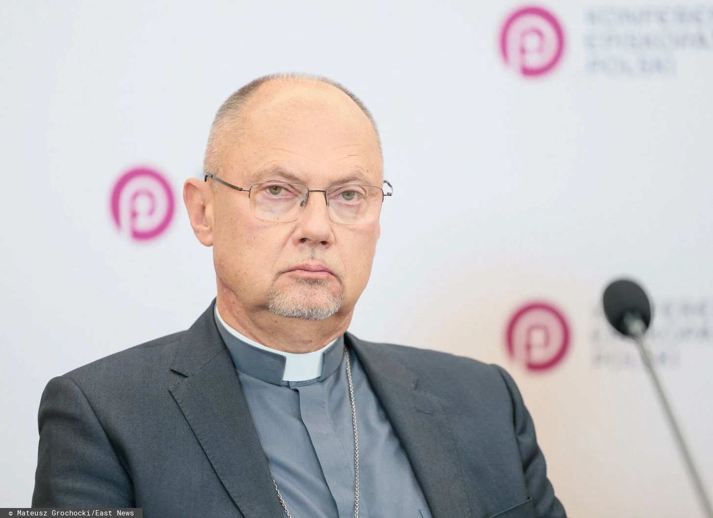Absurdalne zachowanie biskupa na spotkaniu ze skrzywdzonymi. Mówił o 