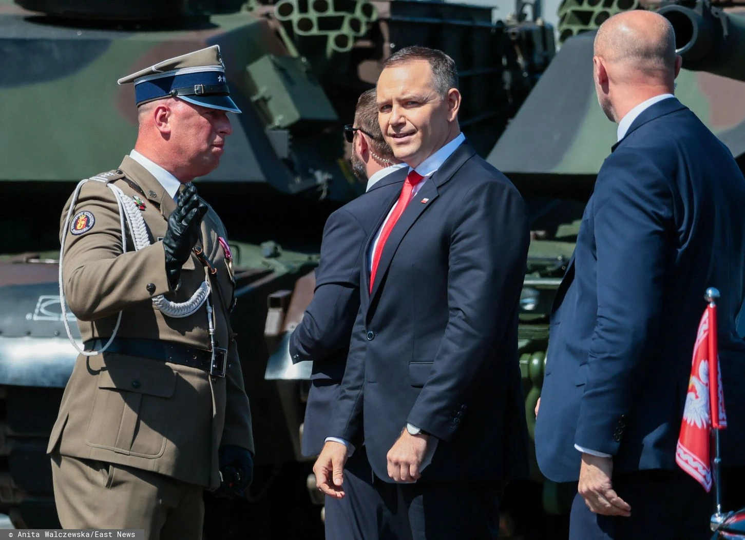 Prezydent Karol Nawrocki otrzymał pilne informacje z MON ws. eksplozji drona. 