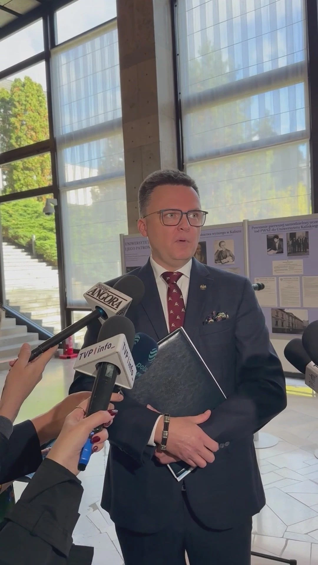 Hołownia o “patoposłach”. “To grupa kilkunastu osób”